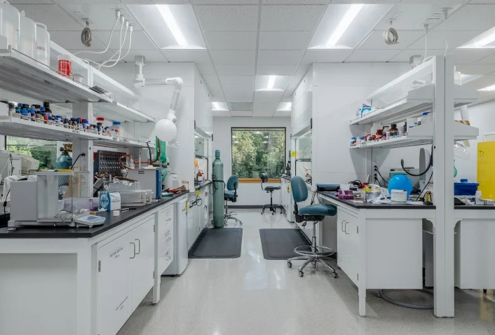 應急照明「避坑指南」：實驗室裝修的 4 個致命誤區 