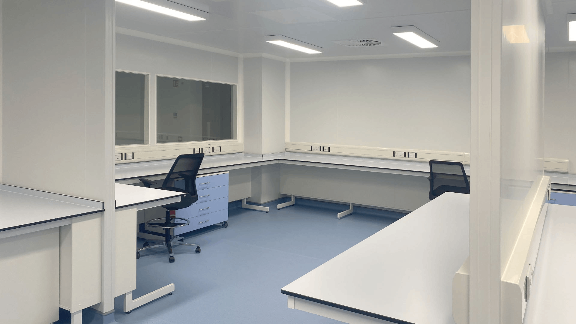 實驗室裝修中插座布局的合理規劃與安全設計