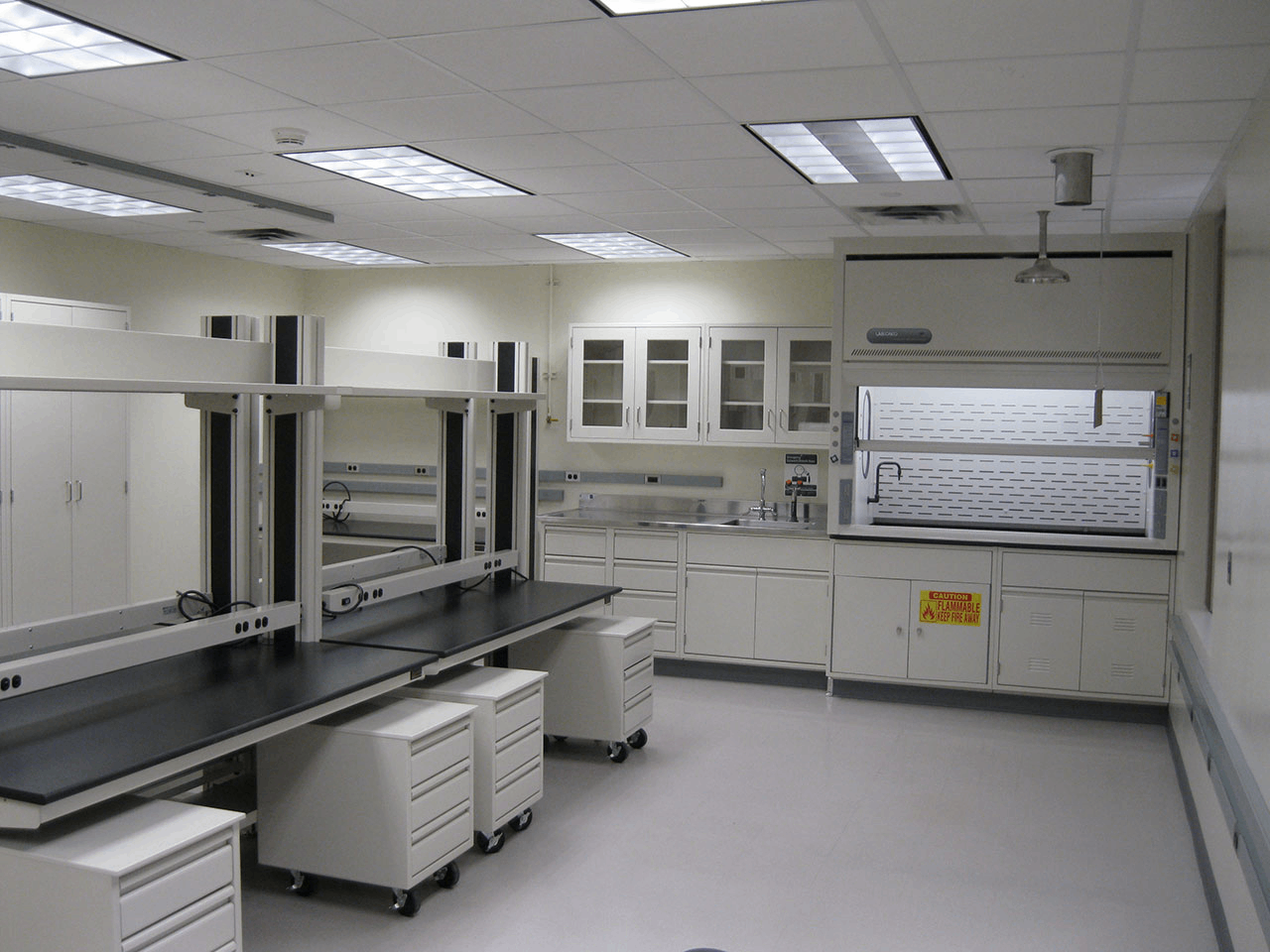 實(shí)驗(yàn)室裝修中吊柜與地柜的設(shè)計(jì)與安裝技巧