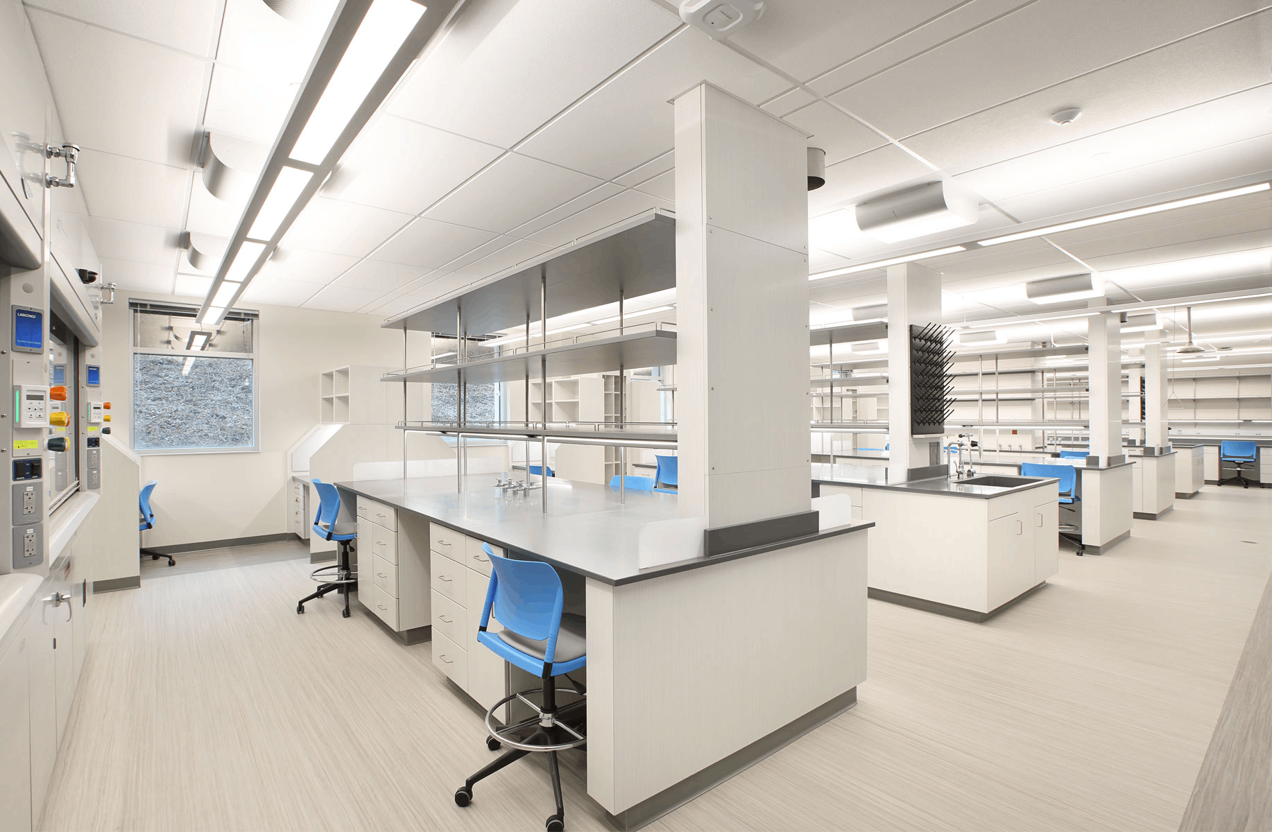 實(shí)驗(yàn)室裝修材料選擇趨勢(shì)：未來(lái)實(shí)驗(yàn)室如何精準(zhǔn)匹配實(shí)驗(yàn)需求？