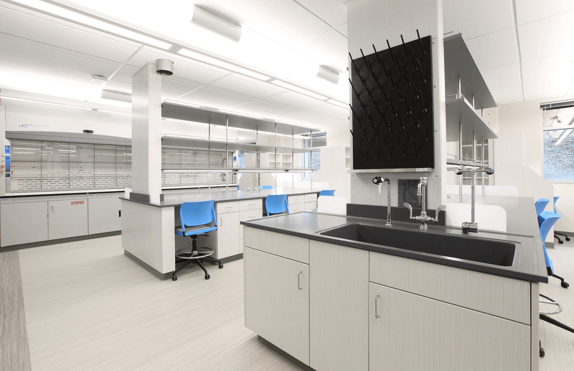 生物安全實驗室裝修避坑指南：布局、通風與材料選擇的關鍵細節(jié)