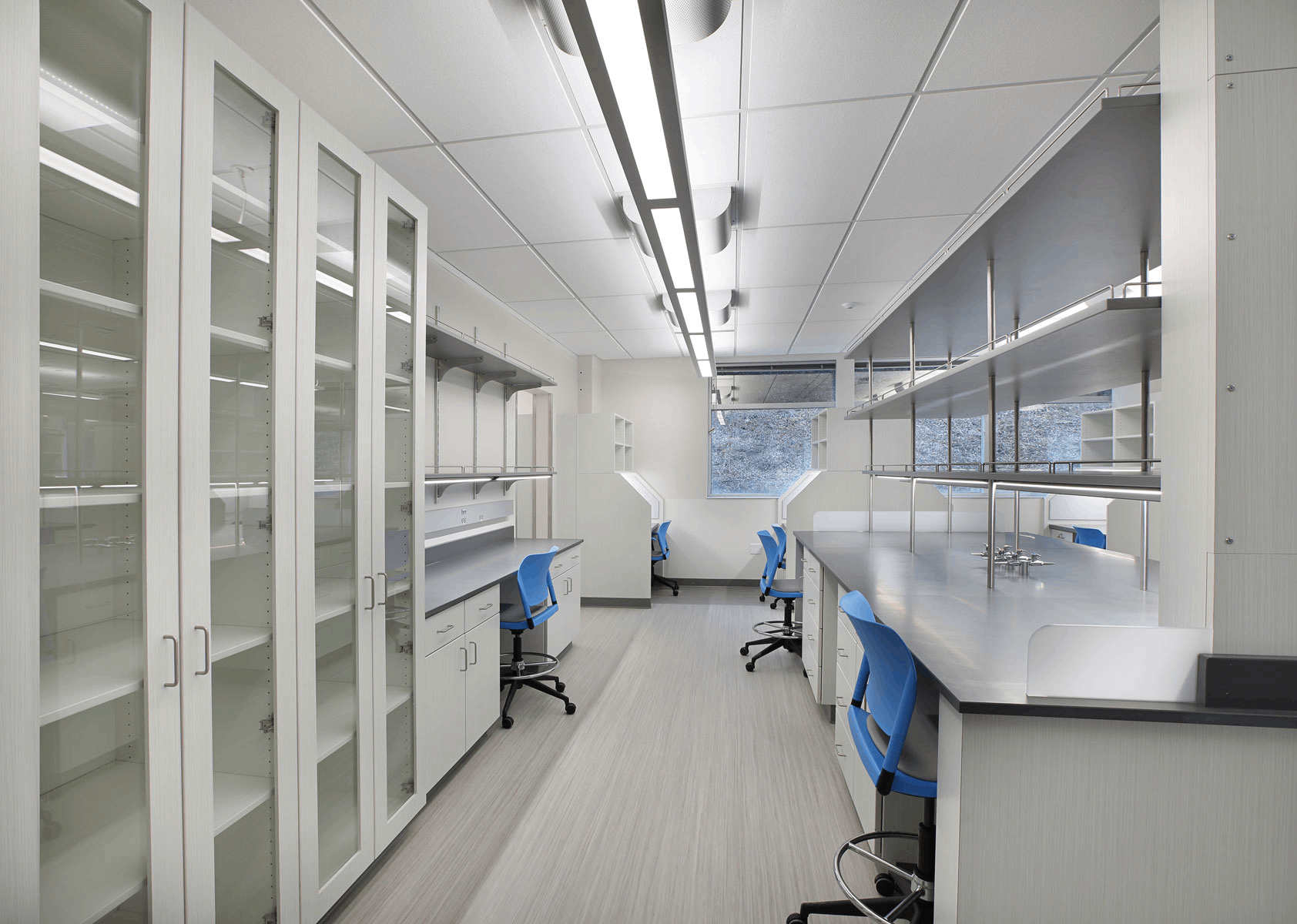 實驗室裝修中吊頂?shù)脑O計與安裝技巧