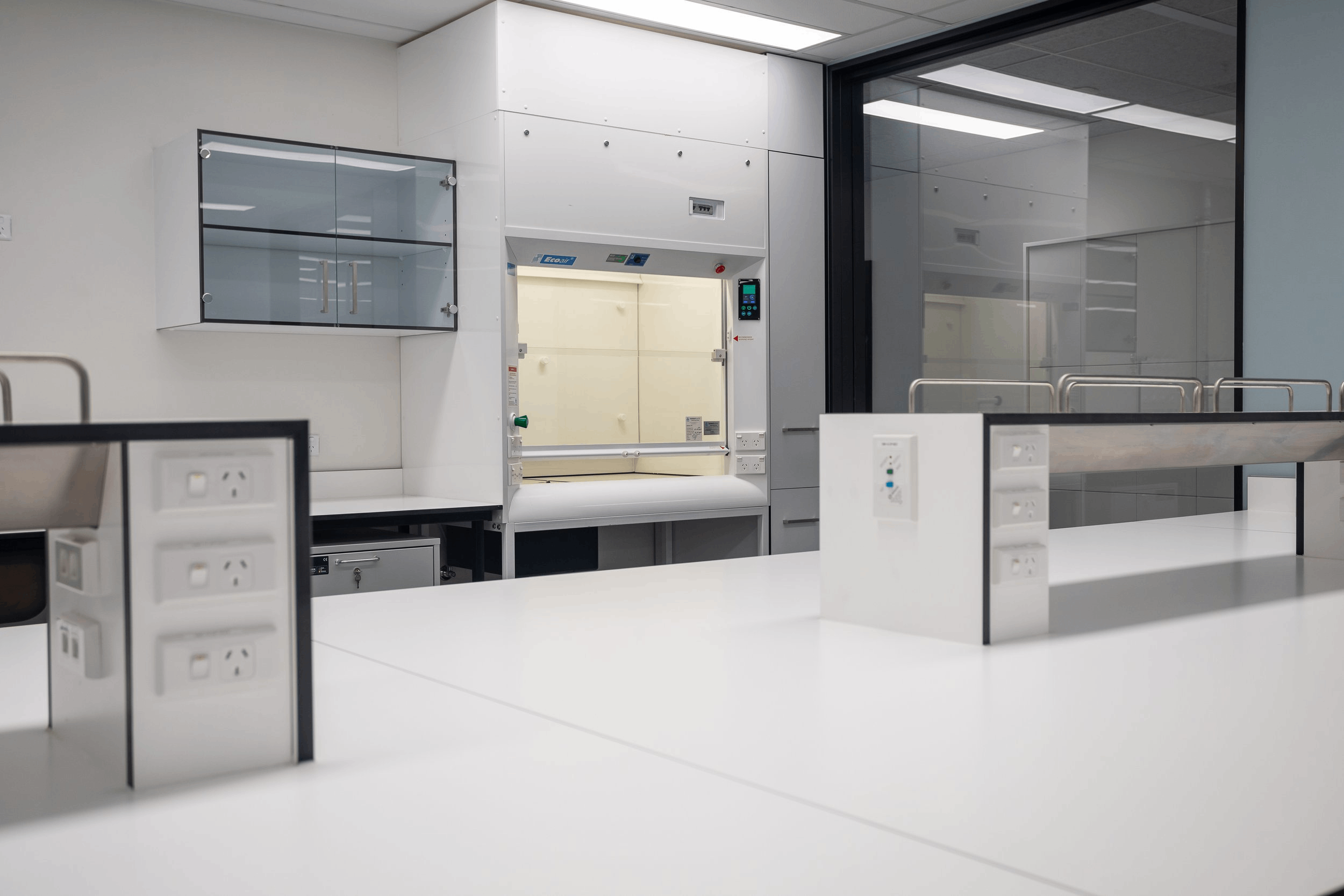 如何選擇合適的實驗室改造設計施工一體化公司